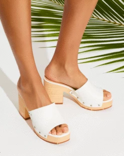 SteveMadden RESTORE WHITE PARIS -Steve Madden | Official Store SM COOL PLANET SPRING 2022 SHOT 37 0351