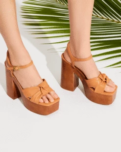 SteveMadden JILLY TAN PARIS -Steve Madden | Official Store SM COOL PLANET SPRING 2022 SHOT 47 0500